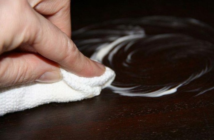 How to Remove Water Stains From Wood