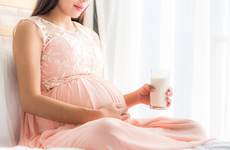 What is the best time to drink milk during pregnancy?